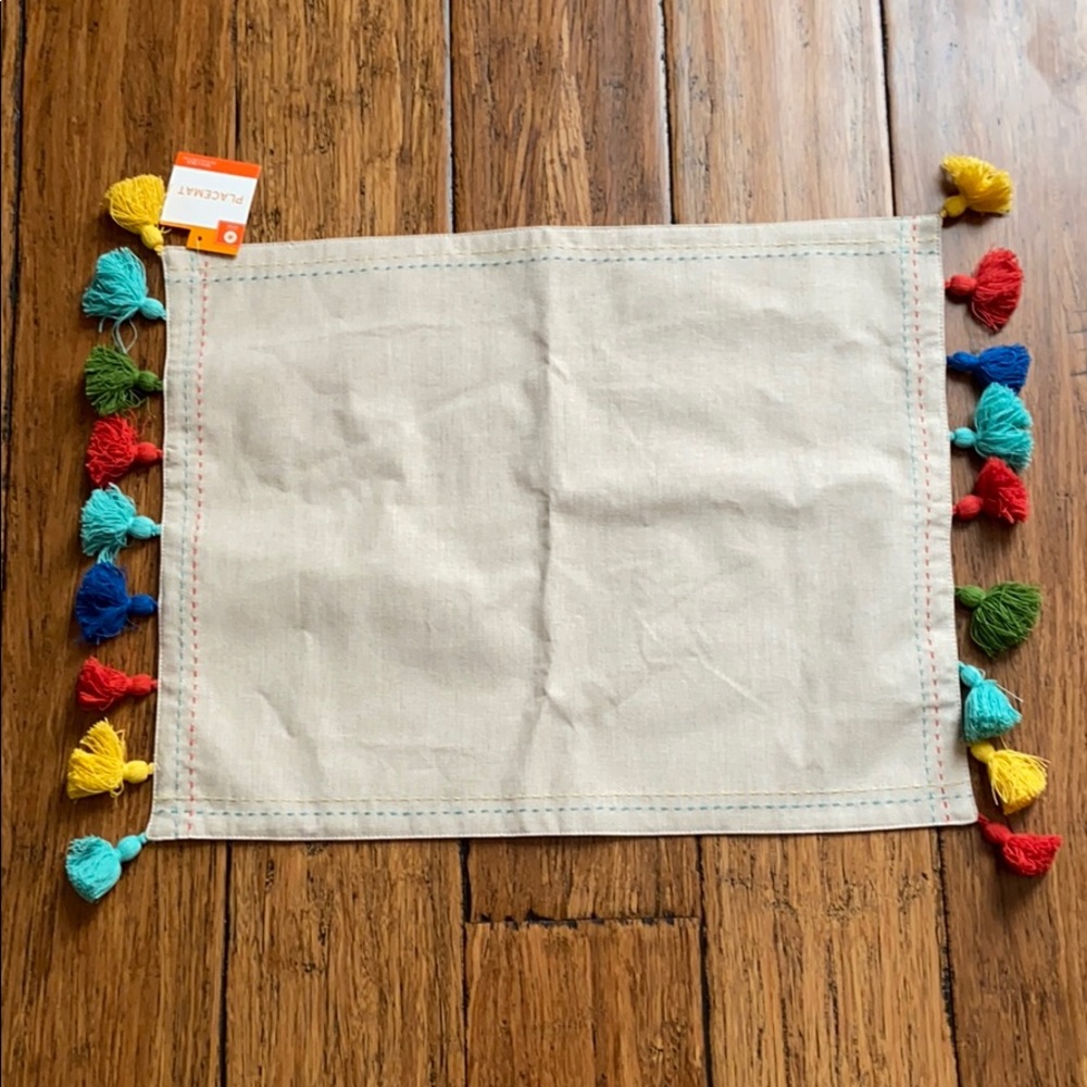 Placemat with tassels